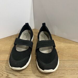 Easy Spirit Black and White Kids Sneakers
